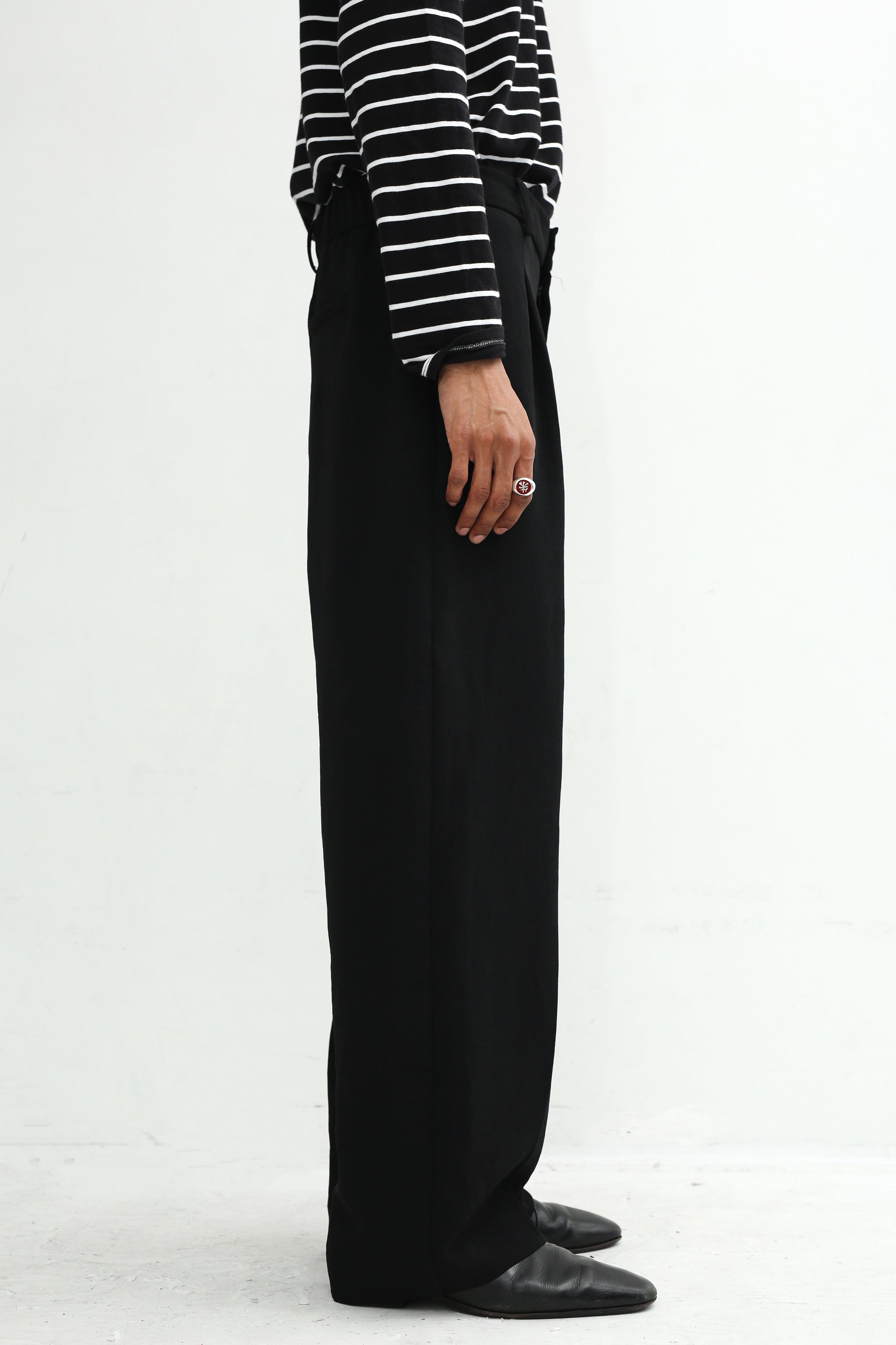 TUCK WIDE STRAIGHT TROUSERS – SULLEN TOKYO