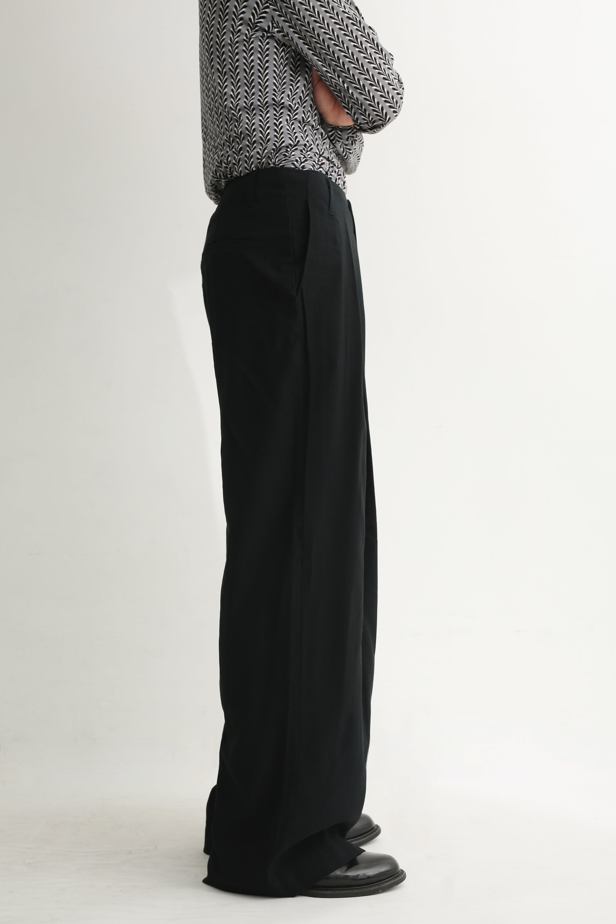 TUCK WIDE STRAIGHT TROUSERS – SULLEN TOKYO