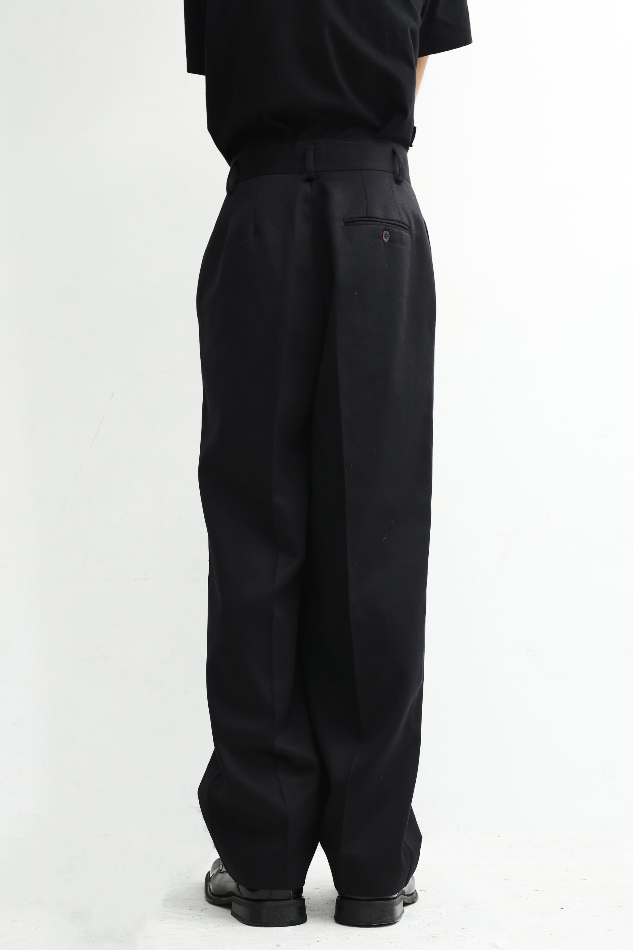 TUCK WIDE TROUSERS – SULLEN TOKYO