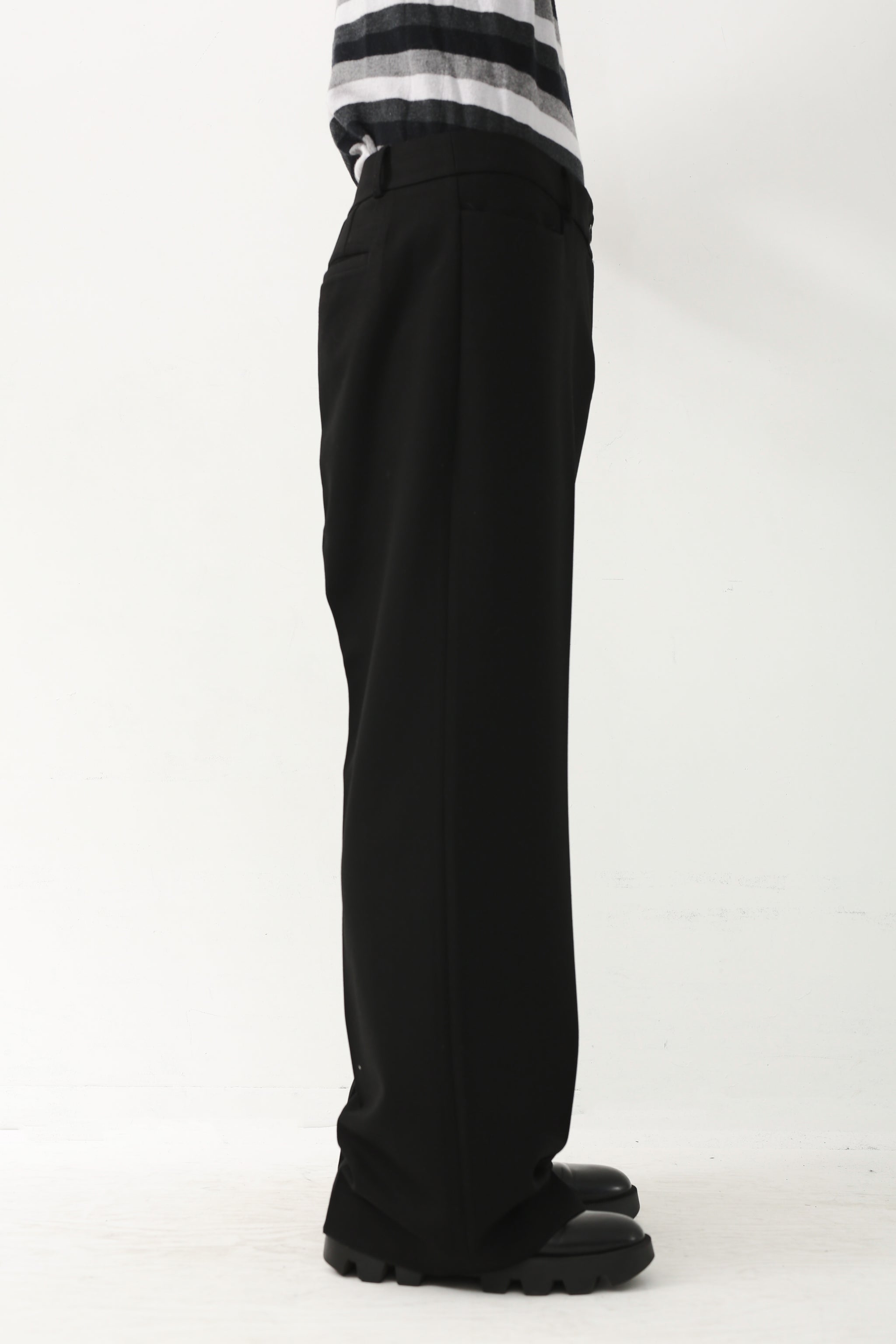 WIDE STRAIGHT TROUSERS – SULLEN TOKYO